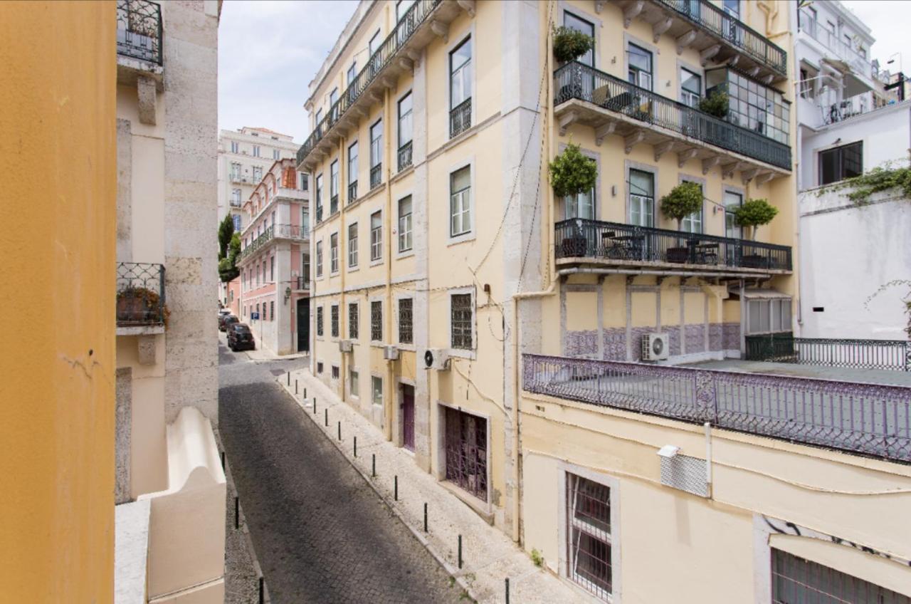 Апартаменты Beautiful 3-Story House In Chiado With A 40M² Private Terrace Лиссабон Экстерьер фото